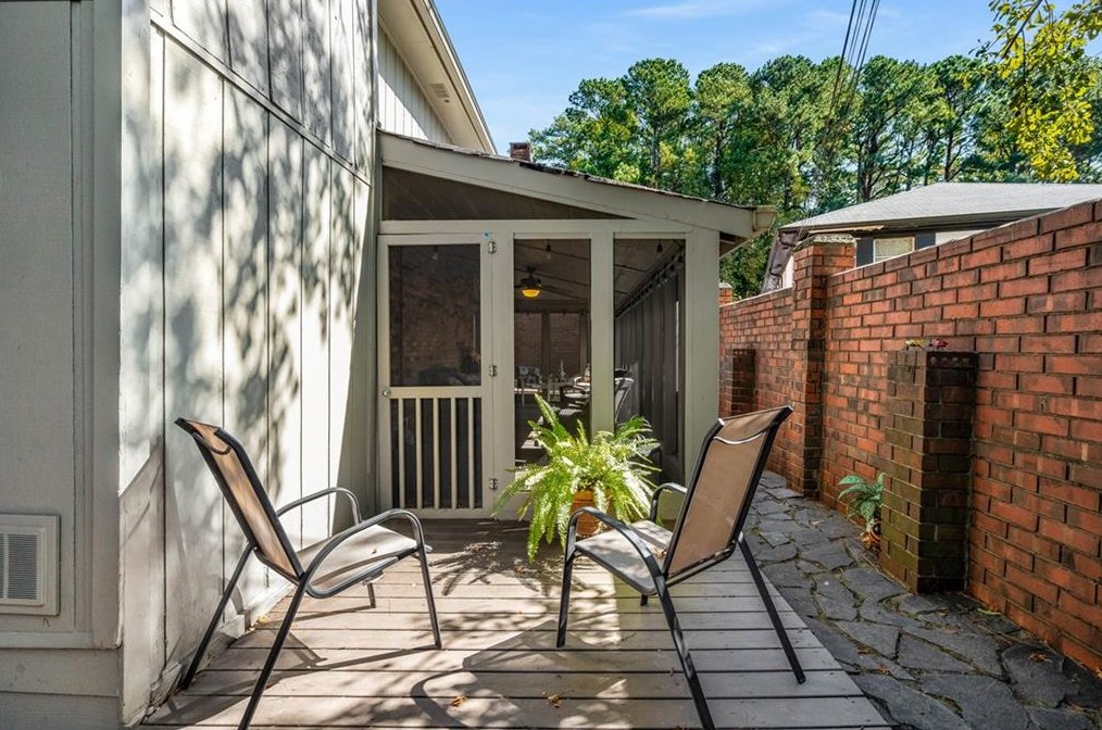 1 Westchester Sq, Decatur GA  30030-2370 exterior