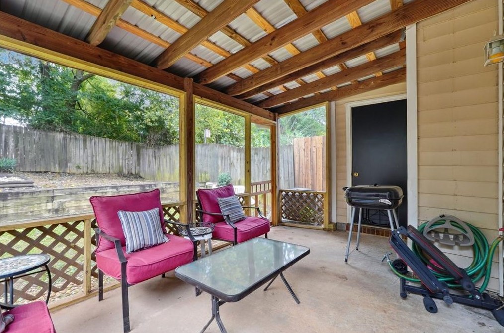 1021 Windy Oaks Ct, Smyrna GA  30080-2243 exterior