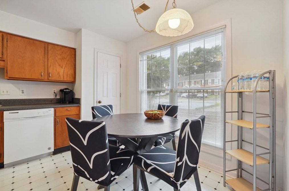 1021 Windy Oaks Ct, Smyrna GA  30080-2243 exterior