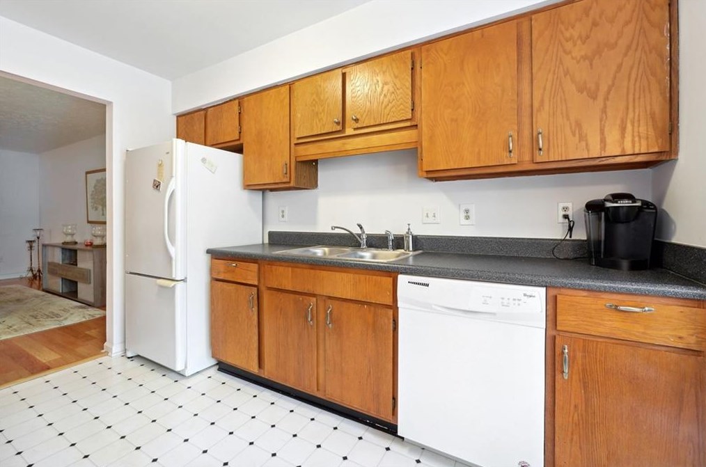 1021 Windy Oaks Ct, Smyrna GA  30080-2243 exterior