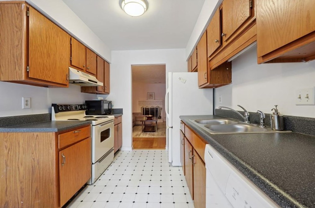 1021 Windy Oaks Ct, Smyrna GA  30080-2243 exterior