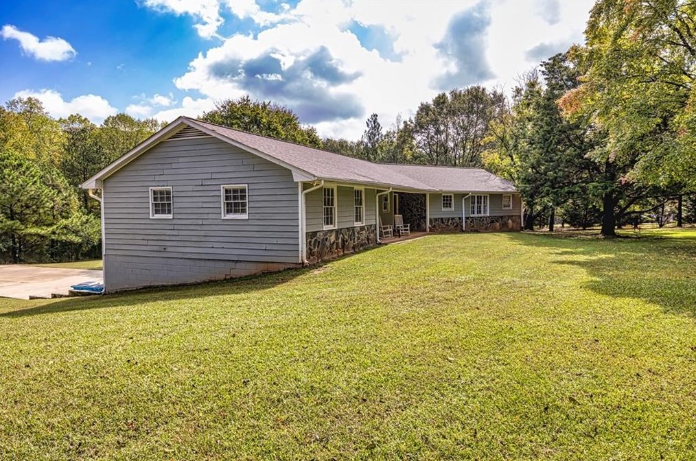 158 Old Scout Rd, Jackson, GA 30233