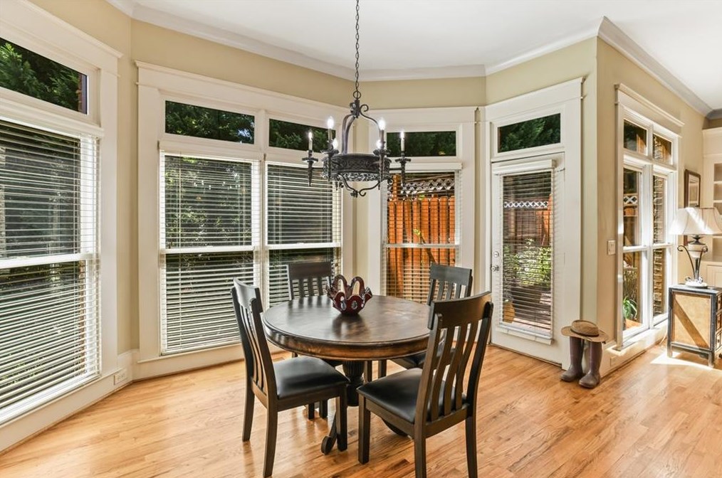 2831 Laurelgate Dr, Decatur GA  30033-1463 exterior