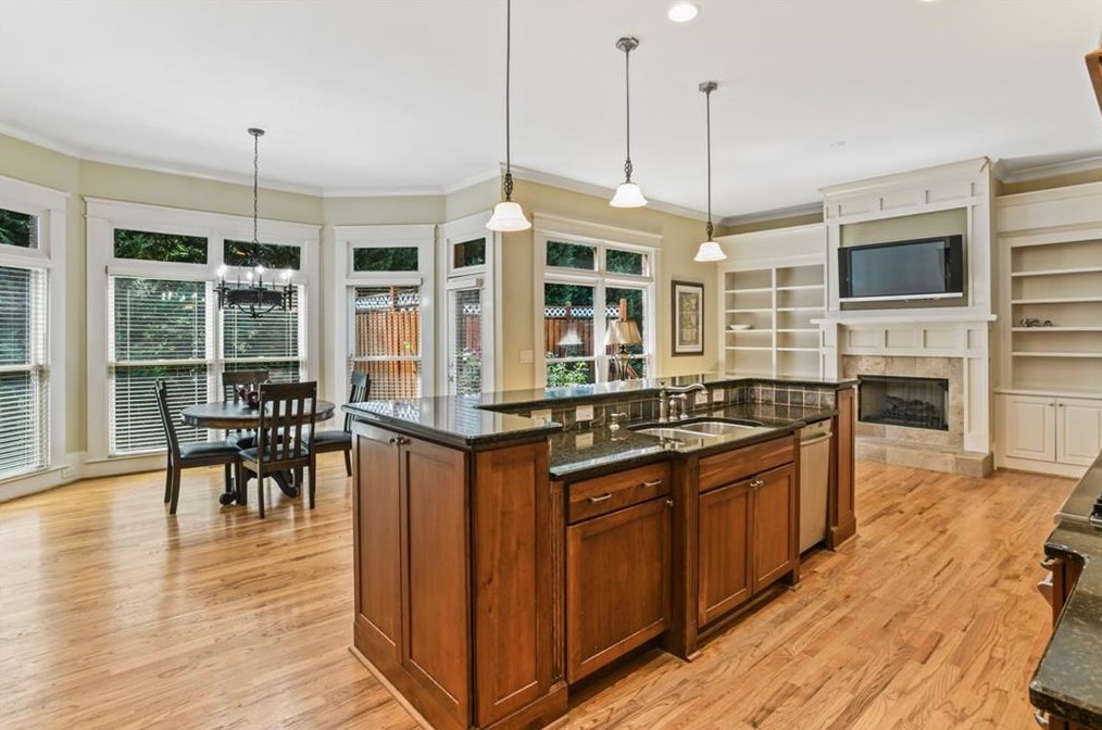 2831 Laurelgate Dr, Decatur GA  30033-1463 exterior