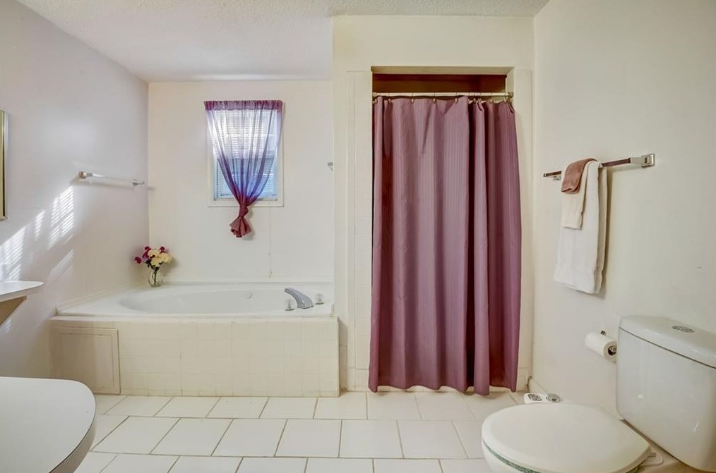 1682 Pine Glen Cir, Decatur GA  30035-1531 exterior