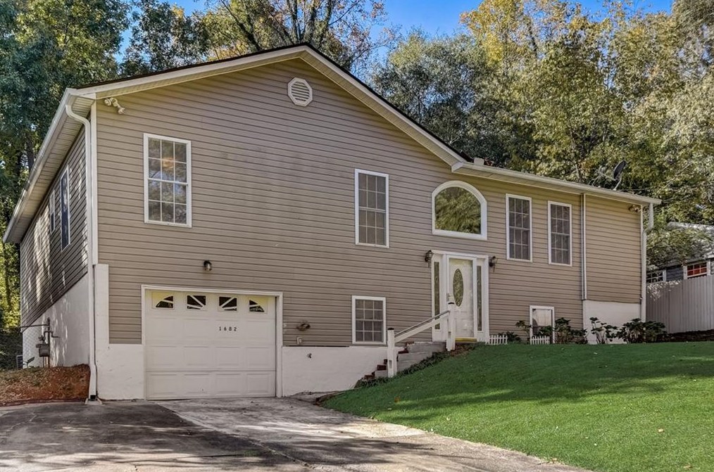 1682 Pine Glen Cir, Decatur GA  30035-1531 exterior