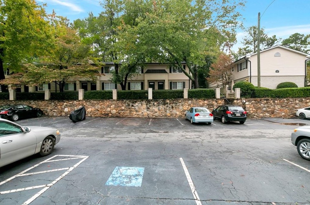 6940 Roswell Rd, Atlanta GA  30328-2205 exterior