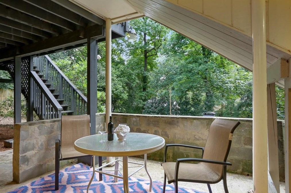 1891 Woodland Hills Ave, Atlanta GA  30318-3063 exterior