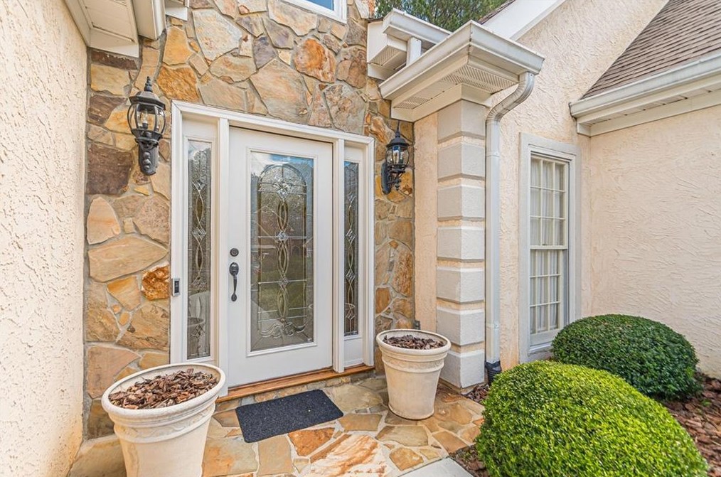 5700 Grv Pt Rd, Alpharetta GA 30022-5636 exterior