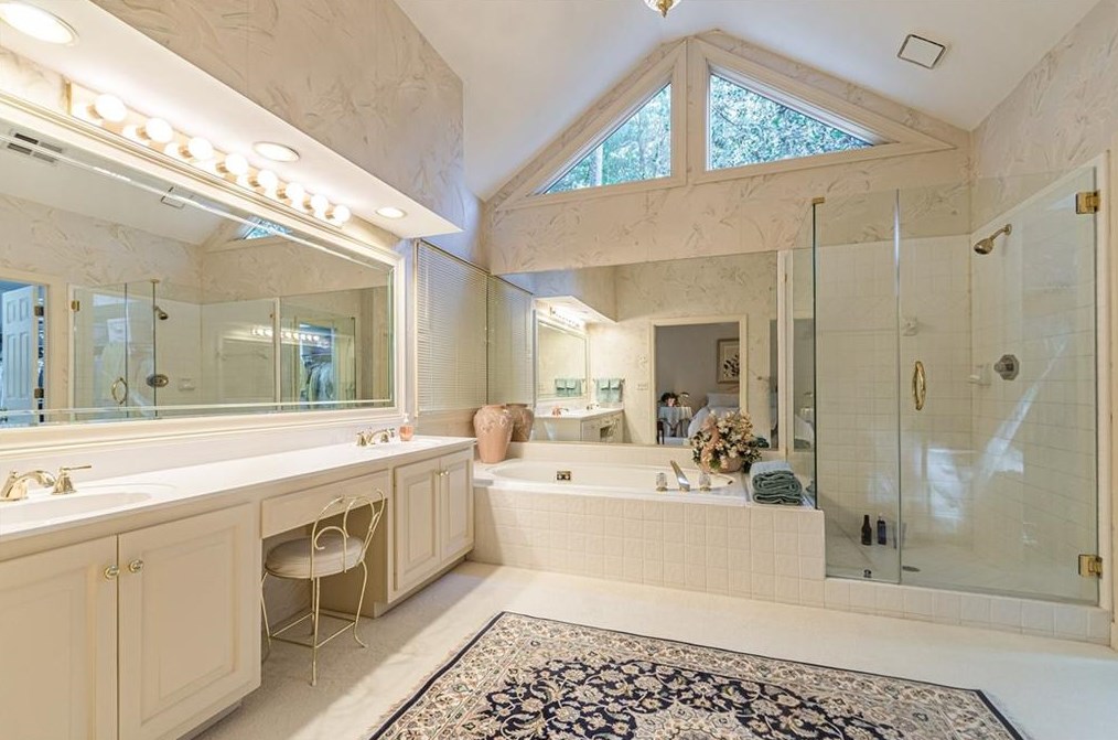 5700 Grv Pt Rd, Alpharetta GA 30022-5636 exterior