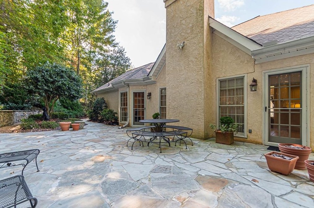 5700 Grv Pt Rd, Alpharetta GA 30022-5636 exterior