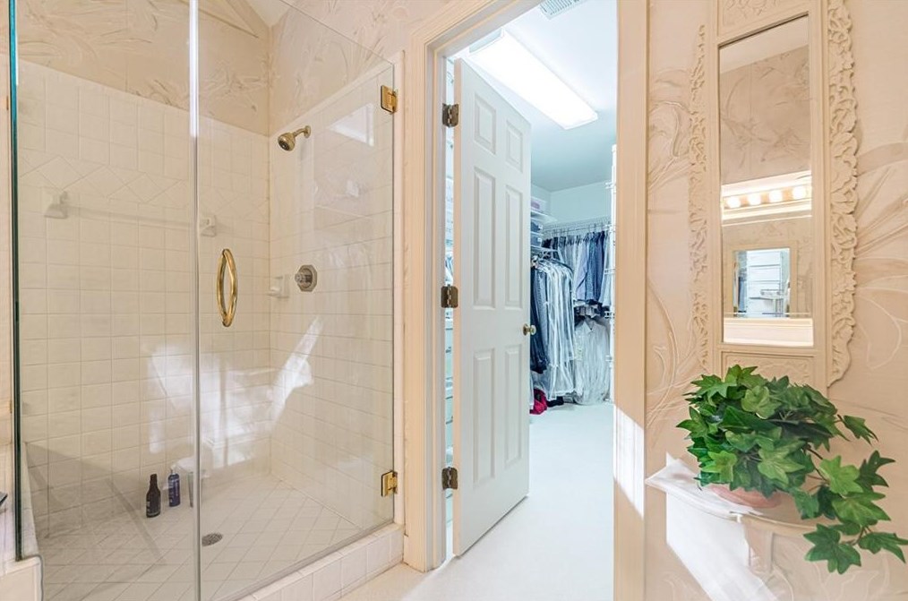 5700 Grv Pt Rd, Alpharetta GA 30022-5636 exterior