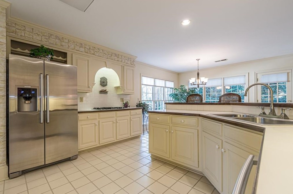 5700 Grv Pt Rd, Alpharetta GA 30022-5636 exterior