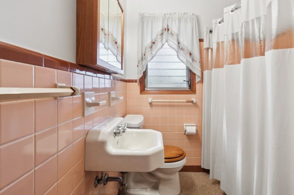 2755 Mount Olive Dr, Decatur GA  30033-2928 exterior