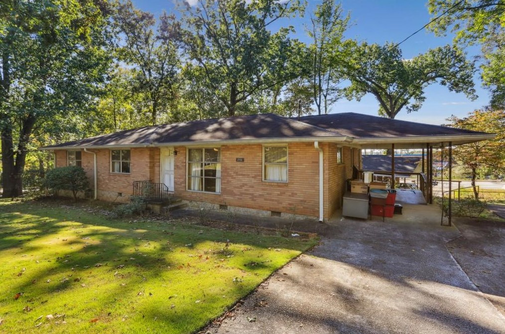 2755 Mount Olive Dr, Decatur GA  30033-2928 exterior