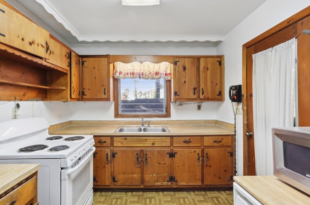 2755 Mount Olive Dr, Decatur GA  30033-2928 exterior