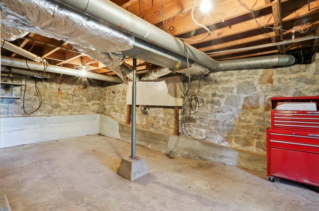 2755 Mount Olive Dr, Decatur GA  30033-2928 exterior