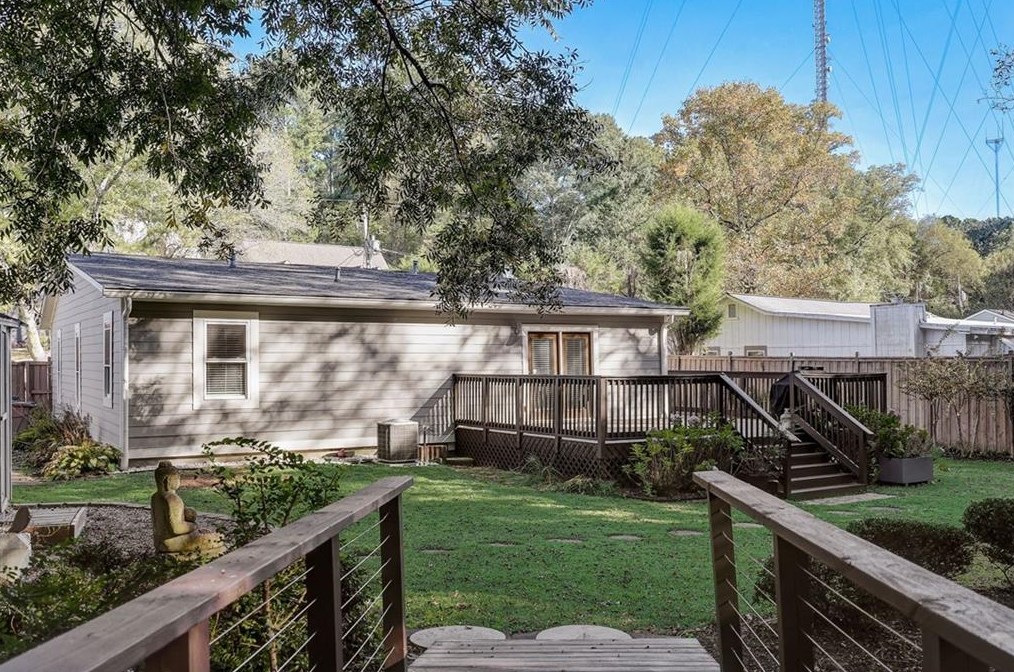 1064 Shepherds Ln, Atlanta GA  30324-4612 exterior