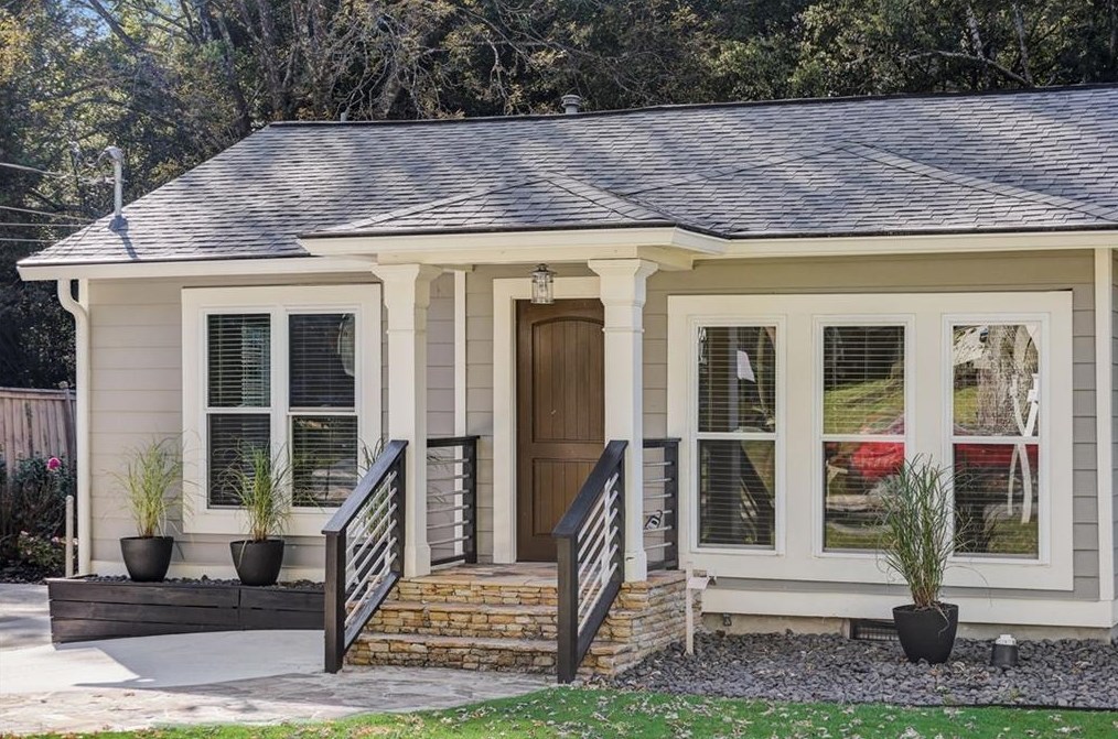 1064 Shepherds Ln, Atlanta GA  30324-4612 exterior