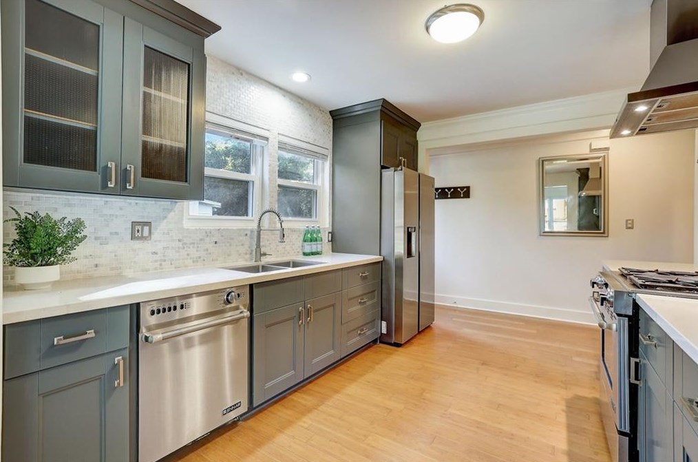 1064 Shepherds Ln, Atlanta GA  30324-4612 exterior