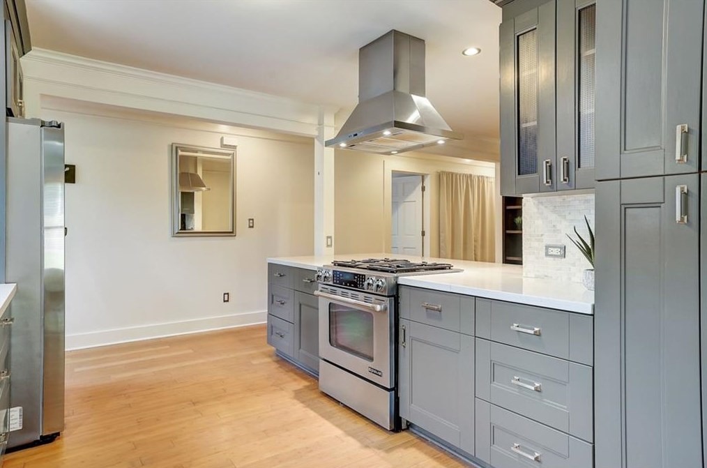 1064 Shepherds Ln, Atlanta GA  30324-4612 exterior