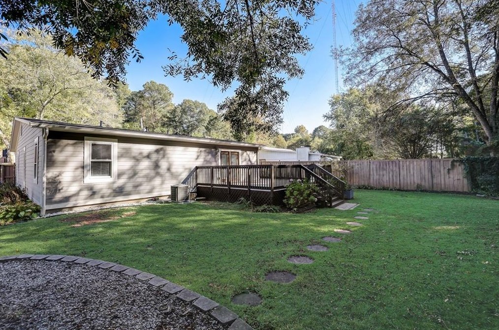 1064 Shepherds Ln, Atlanta GA  30324-4612 exterior