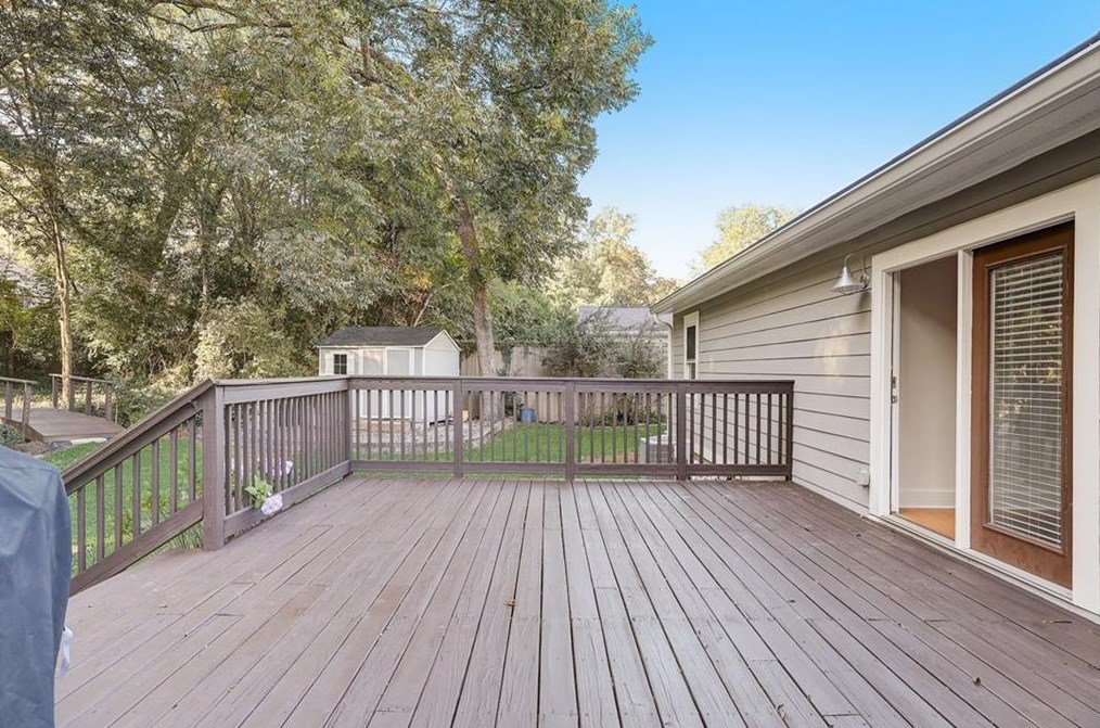 1064 Shepherds Ln, Atlanta GA  30324-4612 exterior