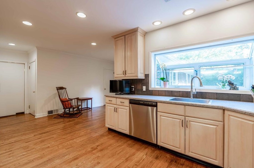 158 Parkwood Rd, Decatur GA  30030-2812 exterior