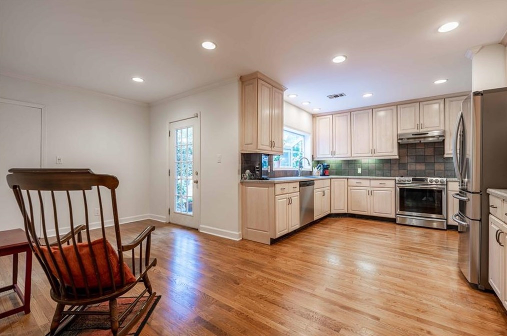 158 Parkwood Rd, Decatur GA  30030-2812 exterior