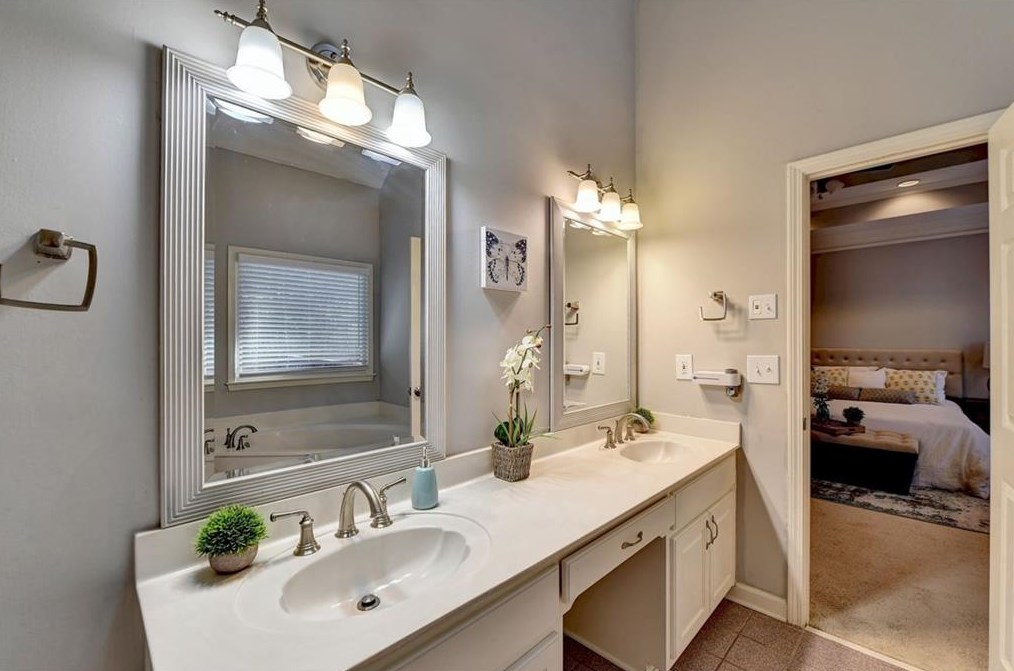 4800 Haydens Walk Dr, Alpharetta GA  30022-7176 exterior