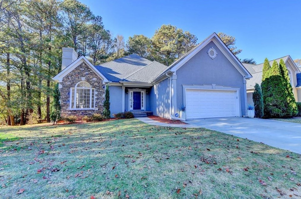 4800 Haydens Walk Dr, Alpharetta GA  30022-7176 exterior