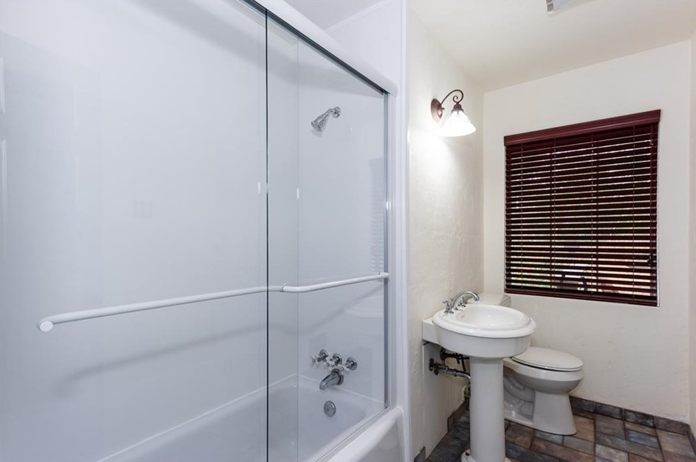 3042 Vine Cir, Decatur GA  30033-5135 exterior