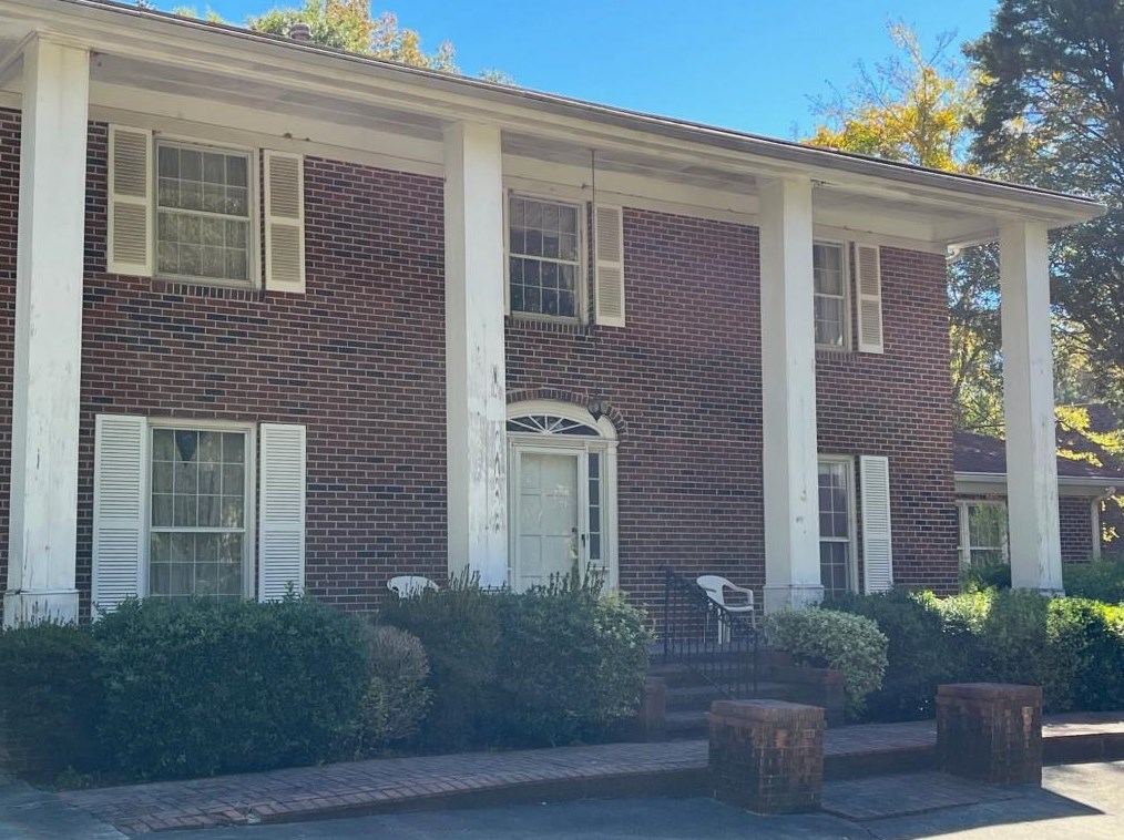 4395 Woodland Brook Dr, Atlanta GA  30339-4811 exterior