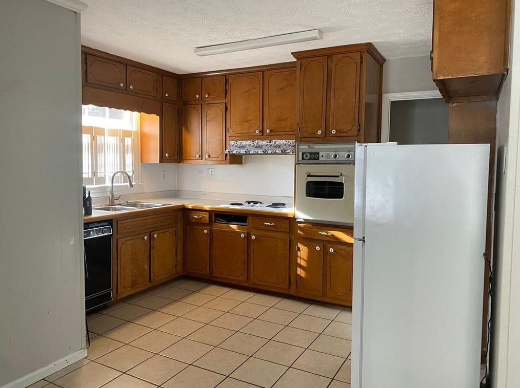3423 Creek View Dr, Lawrenceville GA  30044 exterior