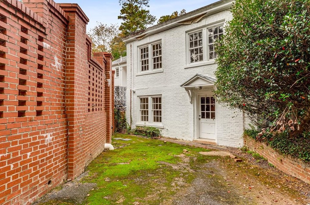 3488 Tuxedo Rd, Atlanta GA  30305-1051 exterior