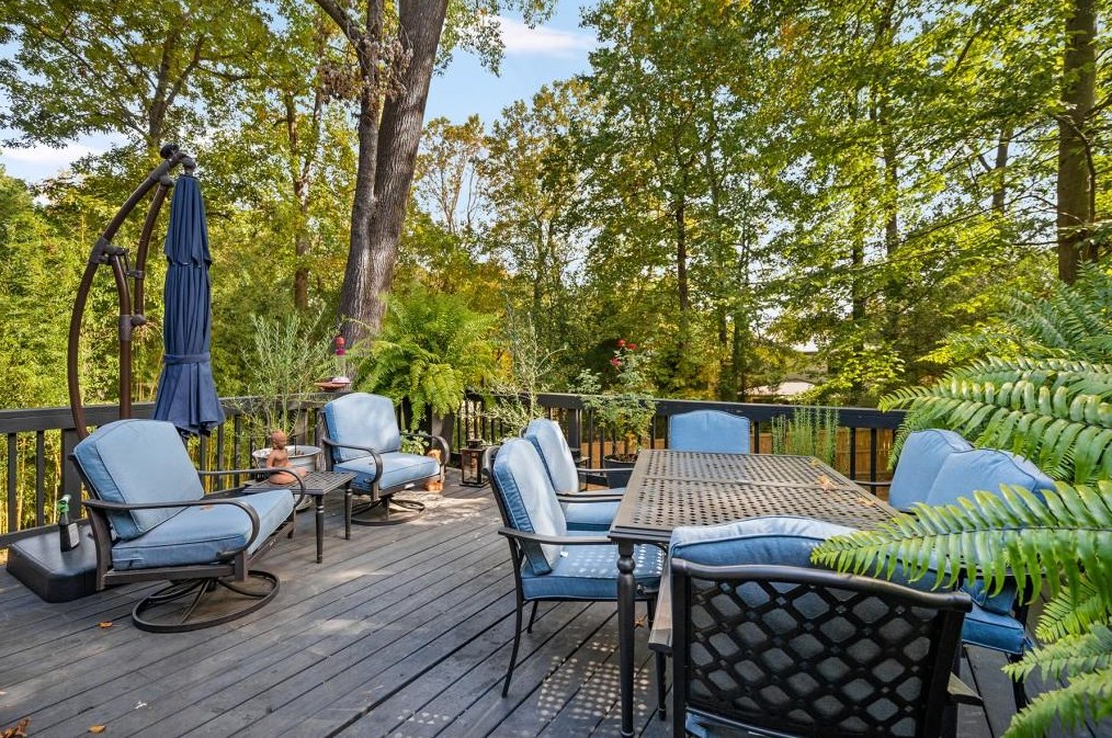 1919 Windemere Dr, Atlanta GA  30324-4919 exterior