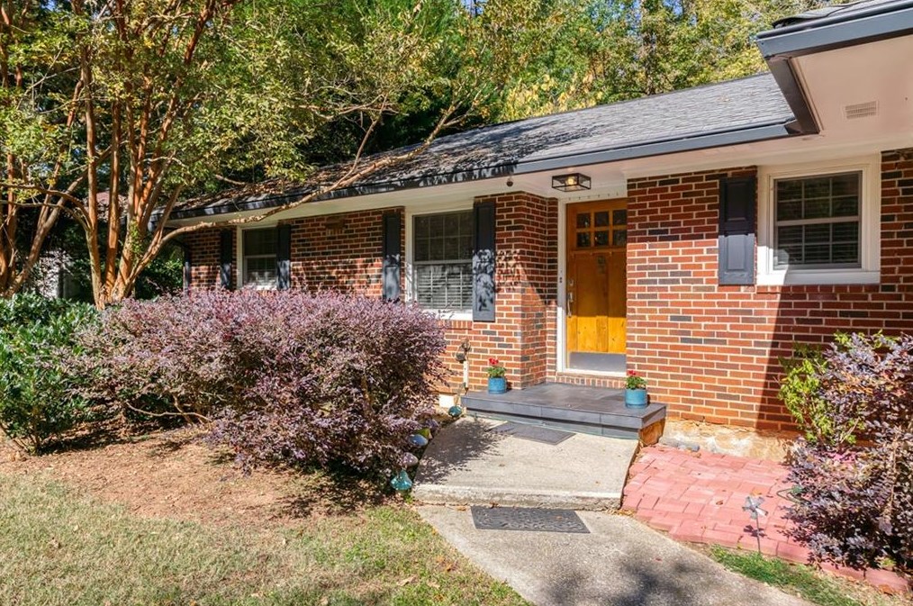 2138 Azalea Cir, Decatur GA  30033-2641 exterior