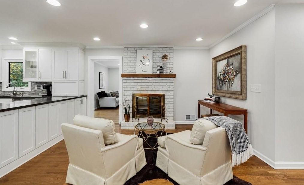 6555 Wright Rd, Atlanta GA  30328-3025 exterior