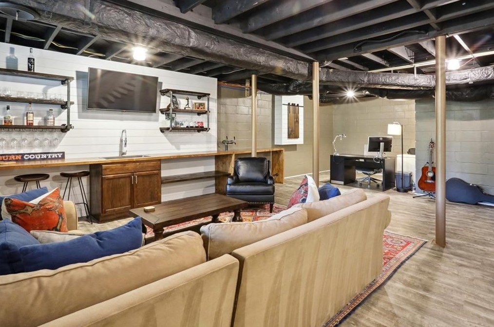 6825 Sunny Brook Ln, Atlanta GA  30328-2124 exterior