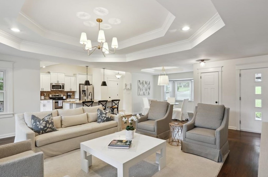 6825 Sunny Brook Ln, Atlanta GA  30328-2124 exterior