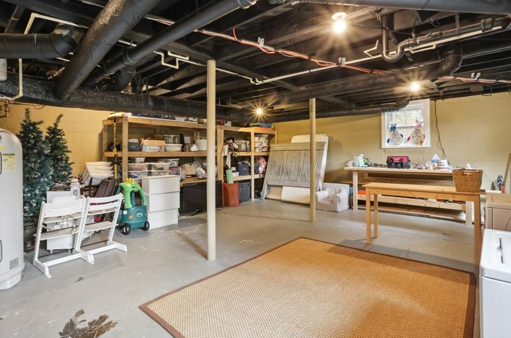 6825 Sunny Brook Ln, Atlanta GA  30328-2124 exterior