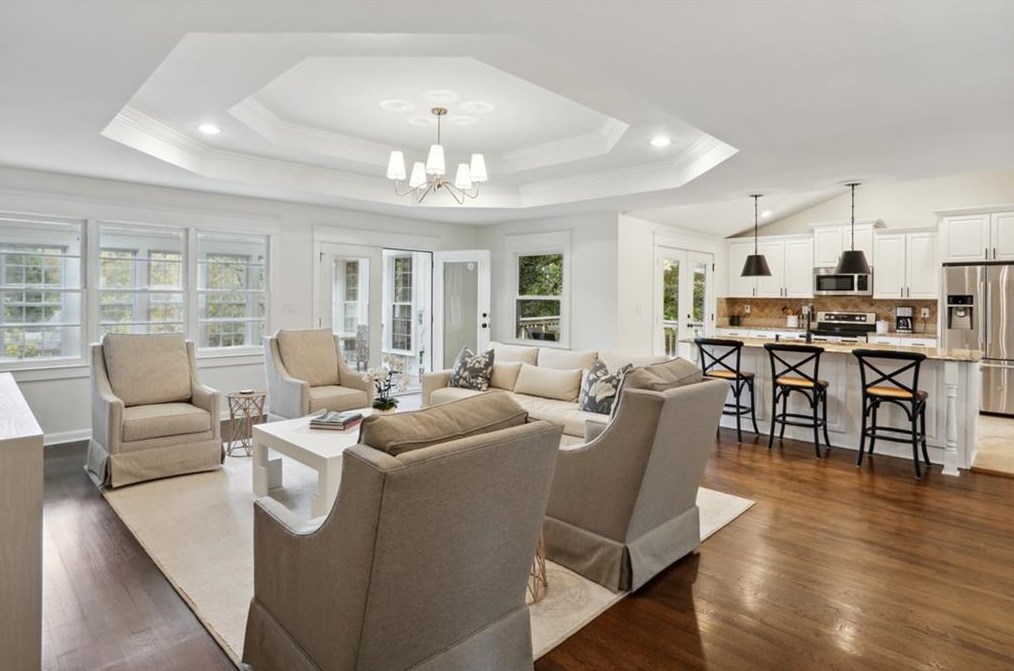 6825 Sunny Brook Ln, Atlanta GA  30328-2124 exterior