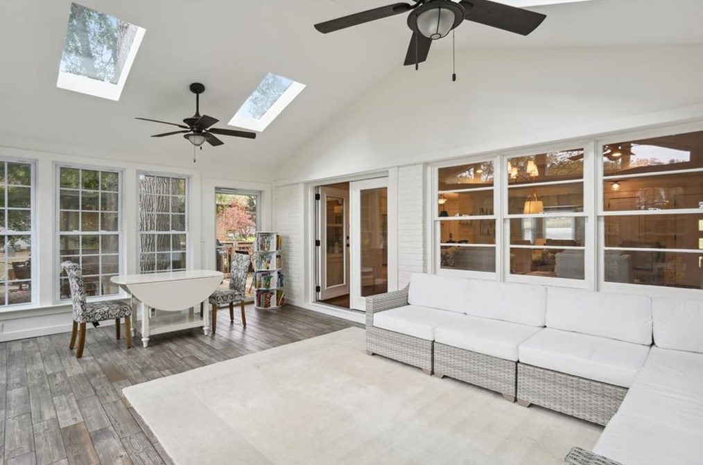 6825 Sunny Brook Ln, Atlanta GA  30328-2124 exterior