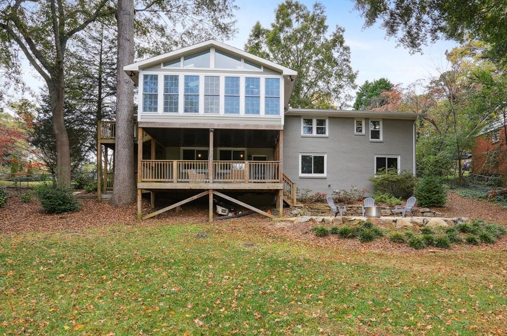 6825 Sunny Brook Ln, Atlanta GA  30328-2124 exterior