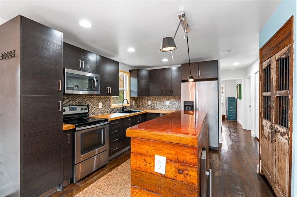 2048 Cogar Dr, Decatur GA  30032-3925 exterior