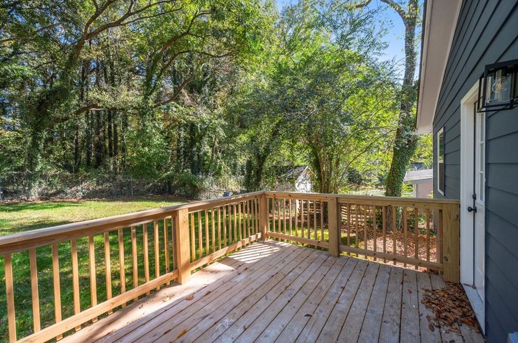 1101 Wedgewood Dr, Atlanta GA  30318-4555 exterior