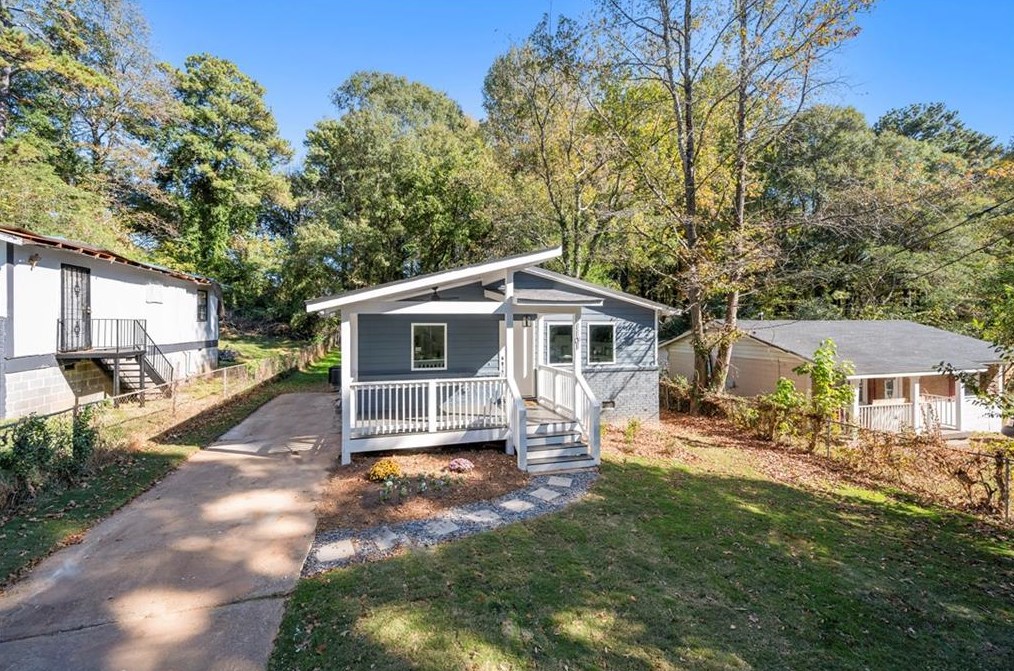 1101 Wedgewood Dr, Atlanta GA  30318-4555 exterior