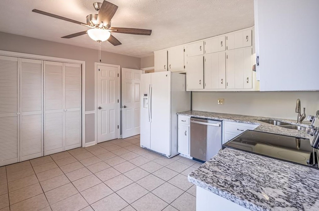 3955 Joyce Ct, Conyers GA  30013-3042 exterior