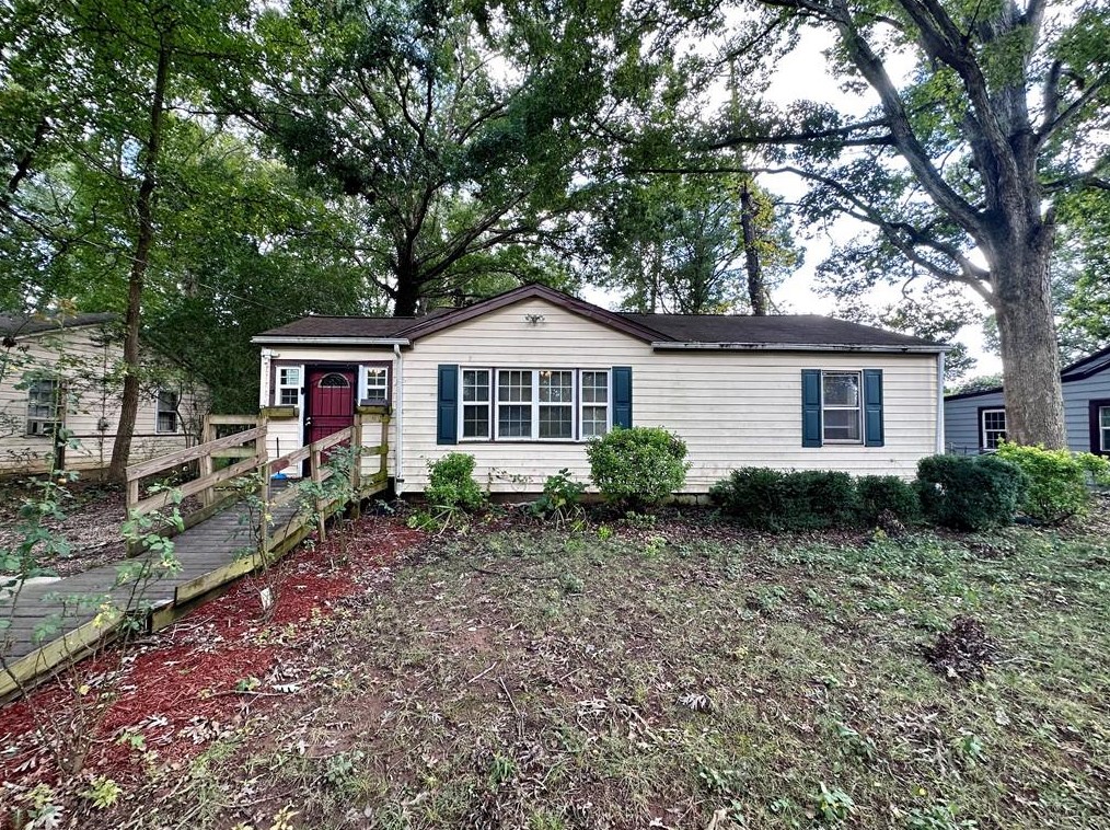 4189 Lindsey Dr, Decatur GA  30035-1922 exterior