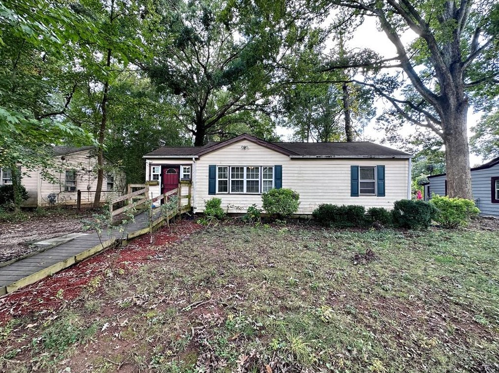 4189 Lindsey Dr, Decatur GA  30035-1922 exterior